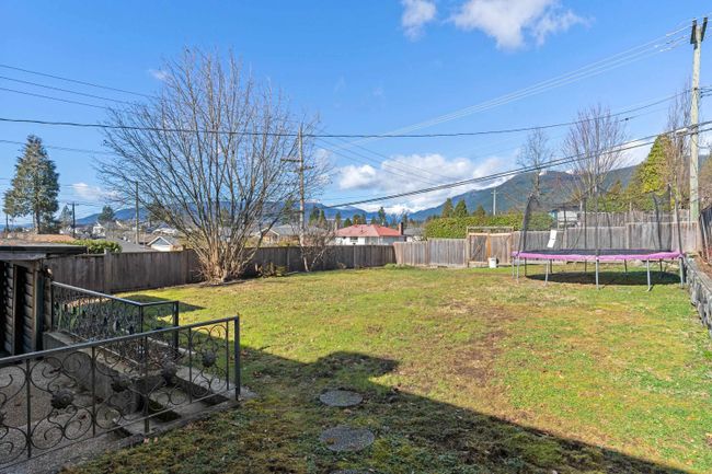 402 E 17 Th Street, House other with 3 bedrooms, 2 bathrooms and 2 parking in North Vancouver BC | Image 32