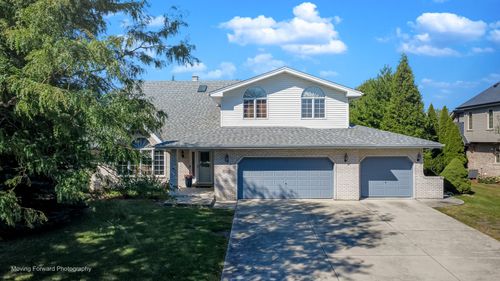 8220 Rutherford Dr, Woodridge, IL, 60517-8055 | Card Image