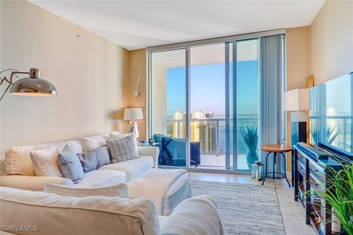 3006-3000 Oasis Grand Blvd, FORT MYERS, FL, 33916-1646 | Card Image