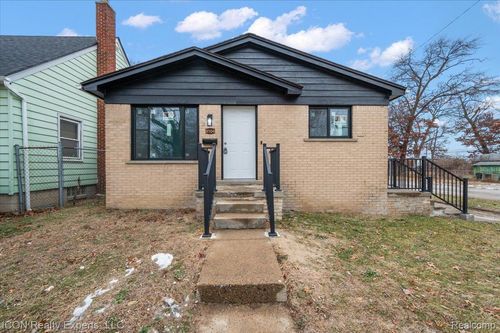 8104 Cloverdale Ave, Ferndale, MI, 48220-2266 | Card Image