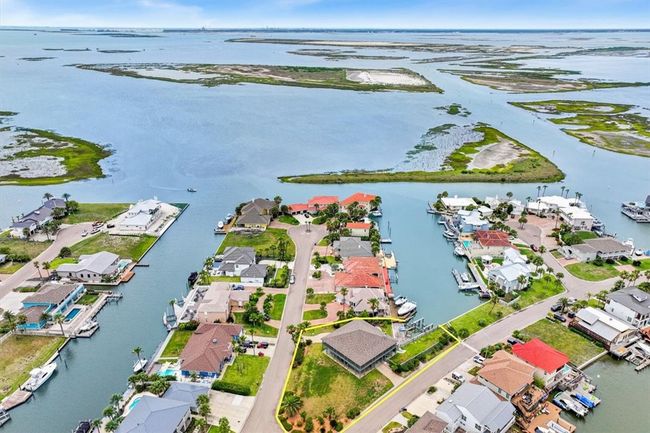488 Margo Ln, House other with 5 bedrooms, 4 bathrooms and 6 parking in Port Aransas TX | Image 40