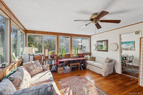 42 Bittersweet Ave, Hampton Bays, NY, 11946-1318 | Card Image