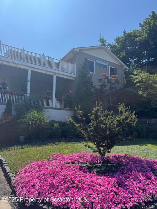 2-2001 Cedar Ave, Scranton, PA, 18505-3262 | Card Image