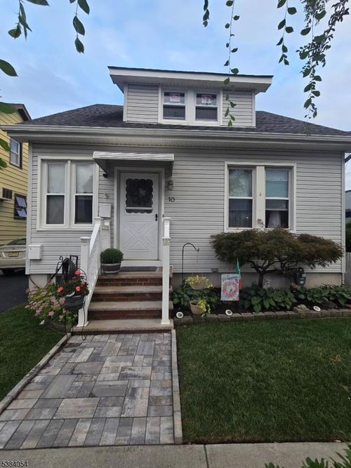 10 Morrissee Ave, Wallington, NJ, 07057-2212 | Card Image