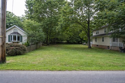 11 Brook St, Suffern, NY, 10901-6104 | Card Image