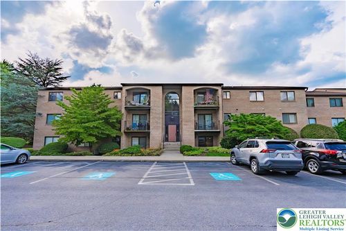 4-4501 N Hedgerow Dr, ALLENTOWN, PA, 18103-6136 | Card Image