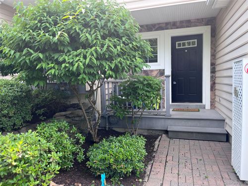 320 Hudson View Ter, Hyde Park, NY, 12538-3552 | Card Image