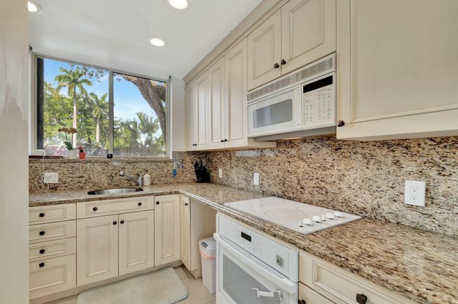 4379 Trevi Ct, Condo with 3 bedrooms, 3 bathrooms and null parking in Lake Worth FL | Image 12