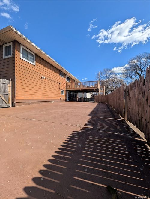 50 Sunburst Dr, Deer Park, NY, 11729-6821 | Card Image