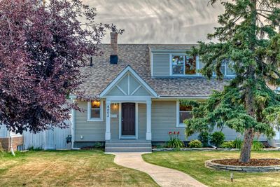 4602 Passchendaele Rd Sw, Home with 2 bedrooms, 1 bathrooms and 2 parking in Calgary AB | Image 1