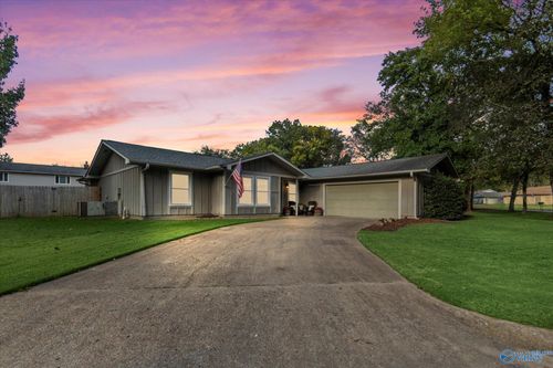 1905 W Tuliptree Dr Se, Huntsville, AL, 35803-1743 | Card Image