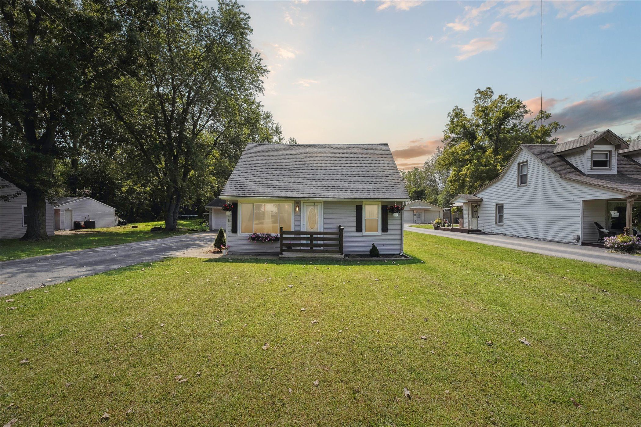 Grix Rd, New Boston, MI 48164