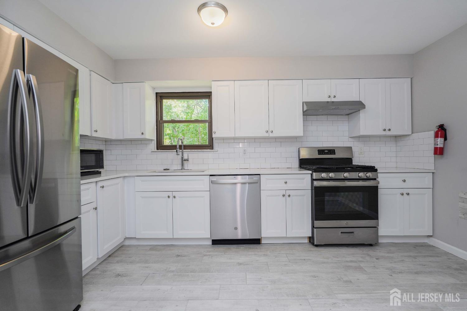 Knoll Ct, Matawan, NJ 07747