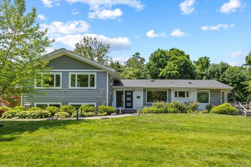 125 Hicks Ln, Great Neck, NY, 11024-2104 | Card Image