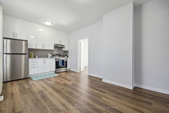 MAIN - 325 Robert St, House other with 2 bedrooms, 1 bathrooms and 1 parking in Hamilton ON | Image 4