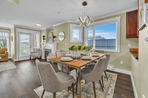 302-152 12th St E, North Vancouver, BC, V7L2J4 | Card Image