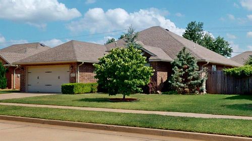 8312 Nw 71st St, Oklahoma City, OK, 73132-3992 | Card Image