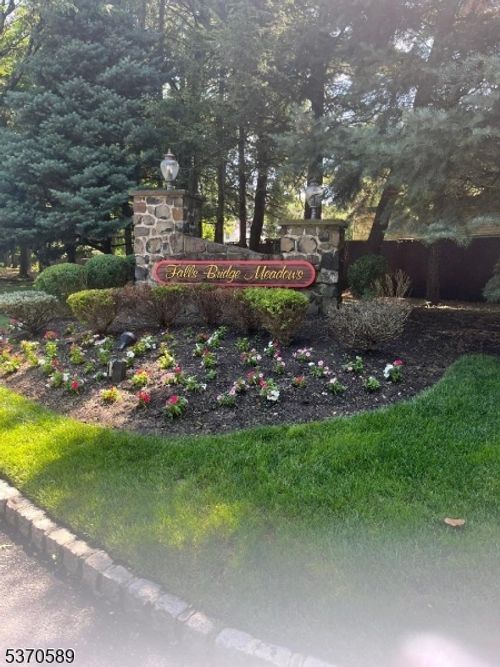 42 Falls Bridge Dr, Totowa, NJ, 07512-1720 | Card Image