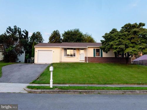 1349 Cedarwood Dr, HAGERSTOWN, MD, 21742-3018 | Card Image