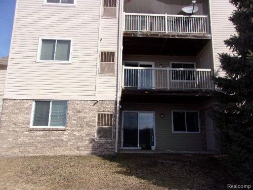 866 Amanda Ln, Pontiac, MI, 48340-1379 | Card Image