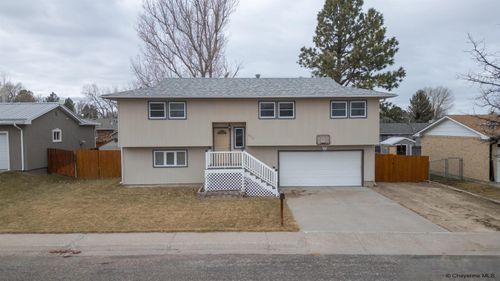 905 19th St, WHEATLAND, WY, 82201-2407 | Card Image