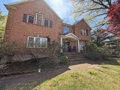 48 Hennessey Dr, Huntington, NY, 11743-3828 | Card Image
