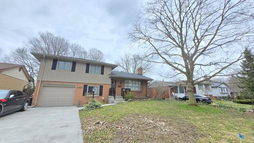 {{alt}} | Card Image