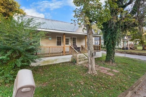 403 Victoria St, Pulaski, TN, 38478-3025 | Card Image