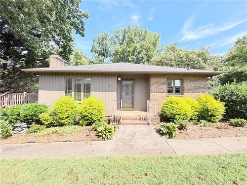200 Ridgelea Ct, Winston-Salem, NC, 27104-4472 | Card Image
