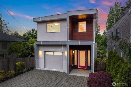 9811 8th Ave Ne, Seattle, WA, 98115-2122 | Card Image