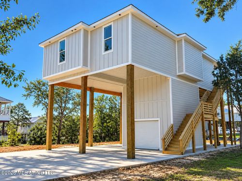 4107 20th Ave, Bay Saint Louis, MS, 39520-7522 | Card Image