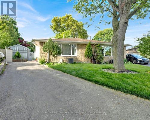 9 Gafney Court, Hamilton (Gilkson), ON, L9C6N3 | Card Image