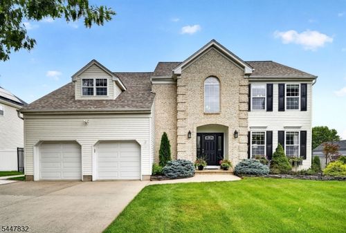 6 Bluebird Way, Raritan, NJ, 08869-1026 | Card Image