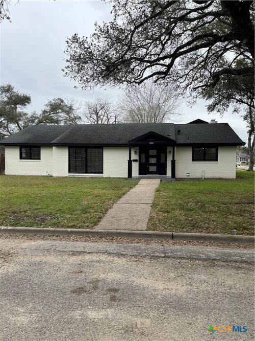 1901 E Warren Ave, Victoria, TX, 77901-4230 | Card Image