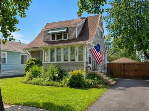 303 Davison St, Joliet, IL, 60433-2129 | Card Image