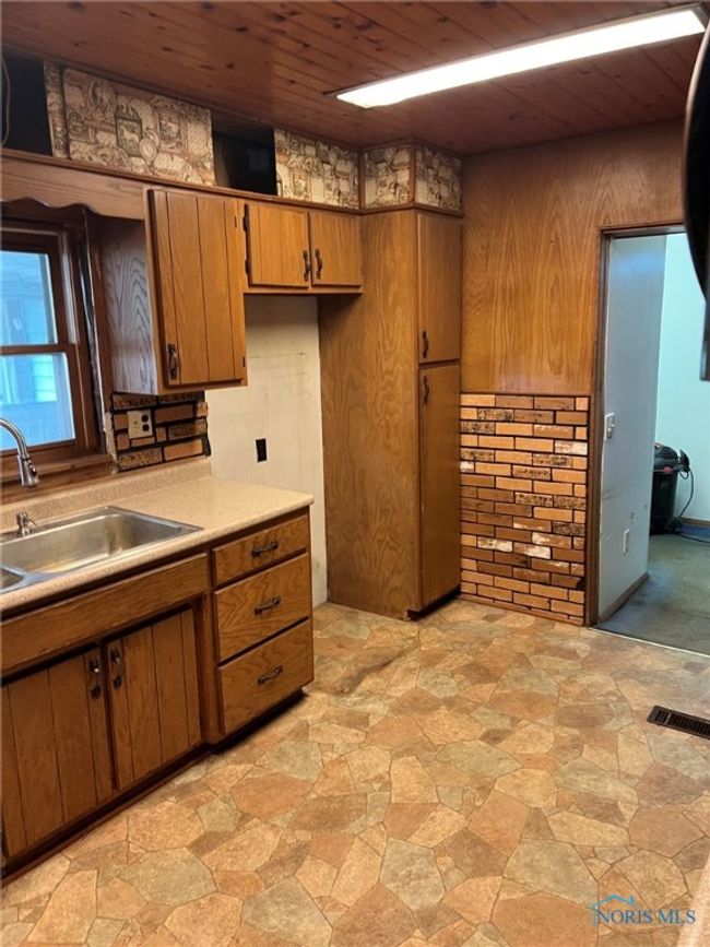 11945 Waterville Swanton Rd, House other with 4 bedrooms, 1 bathrooms and 2 parking in Whitehouse OH | Image 5