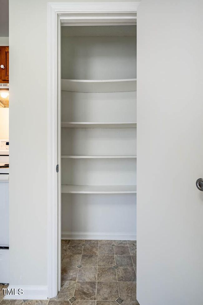 121WestviewDr_pantry | Image 8