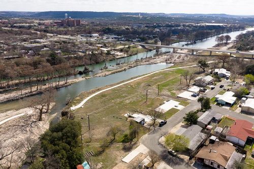 2106 Water Front Dr, Kerrville, TX, 78028-6600 | Card Image