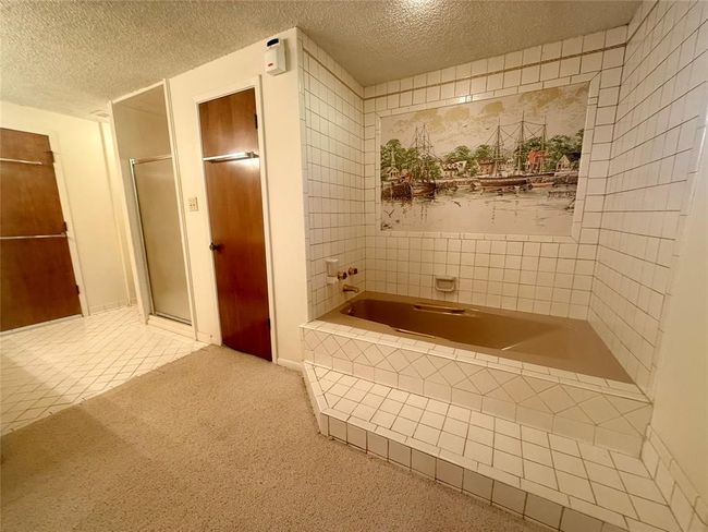 Primary ensuite tub and separate shower | Image 14