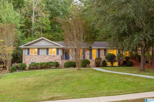 2217 Garland Dr, VESTAVIA HILLS, AL, 35216-2411 | Card Image