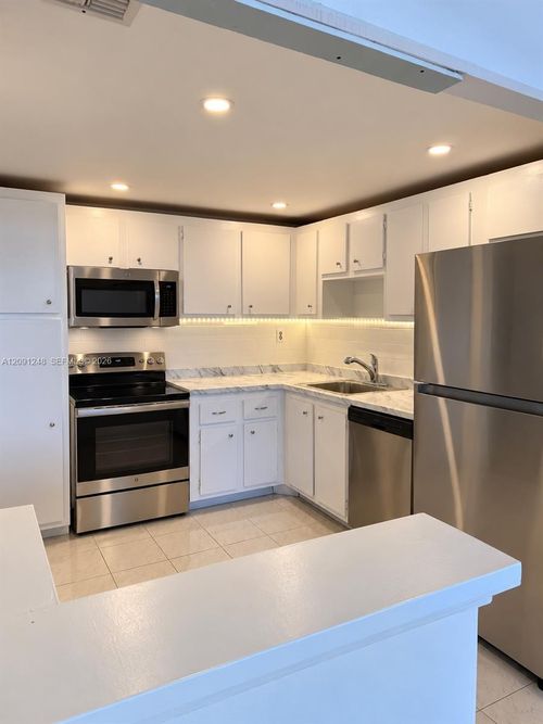 212-2761 Taft St, Hollywood, FL, 33020-2952 | Card Image