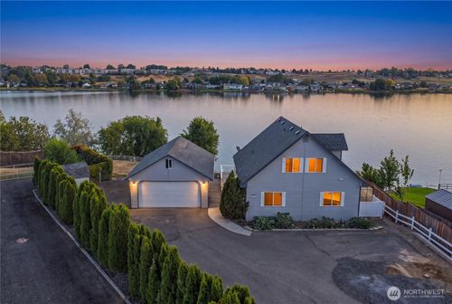1317 W Lakeside Dr, Moses Lake, WA, 98837-2067 | Card Image