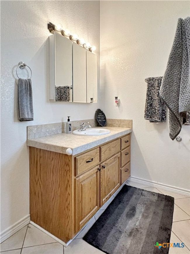 720 E Travis St, House other with 3 bedrooms, 2 bathrooms and null parking in Luling TX | Image 15