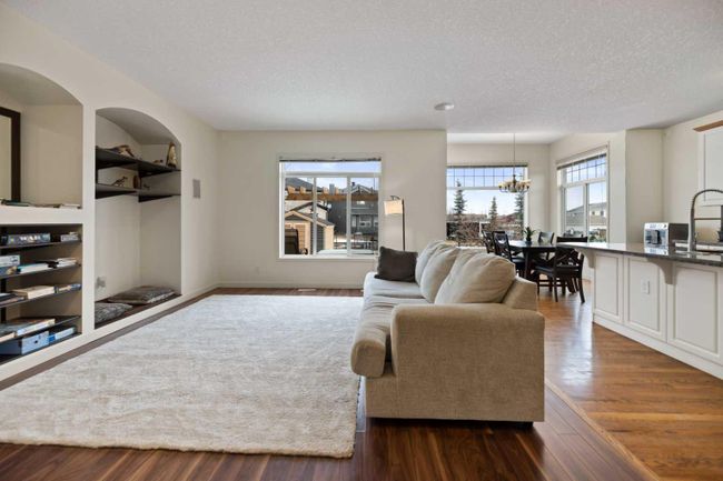 1260 Everridge Drive Sw, Home with 5 bedrooms, 3 bathrooms and 5 parking in Calgary AB | Image 18