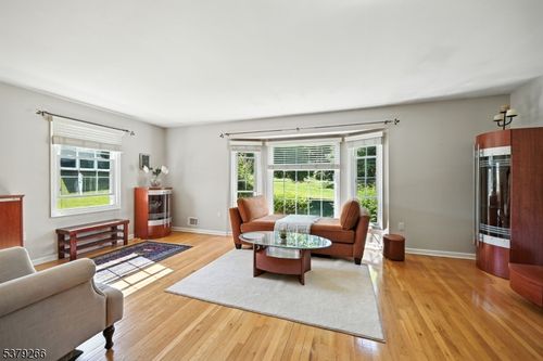 32 Lynn Ct, Florham Park, NJ, 07932-2843 | Card Image