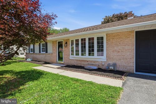 1825 Powder Mill Rd, YORK, PA, 17402-4721 | Card Image