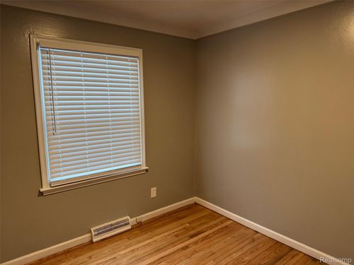 13870 Julius Ave, Warren, MI, 48089-5428 | Card Image