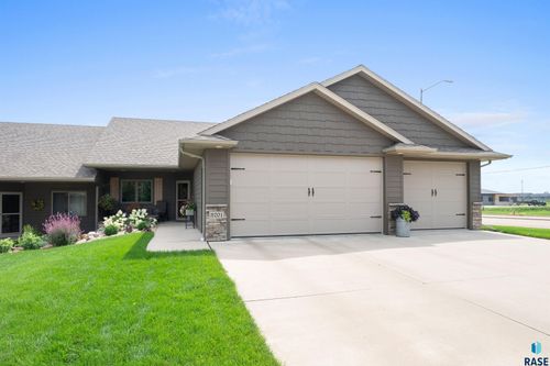 3201 E Stoney Brook Trl, Sioux Falls, SD, 57108-4910 | Card Image