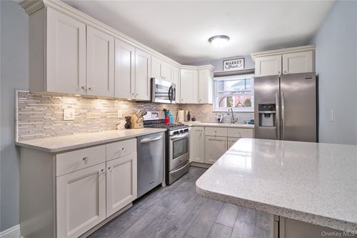 230-230 Fairharbor Dr, Patchogue, NY, 11772-3342 | Card Image