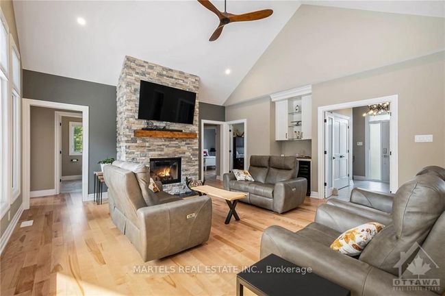 449 Rue Lecours, House other with 5 bedrooms, 4 bathrooms and 8 parking in L'orignal ON | Image 4